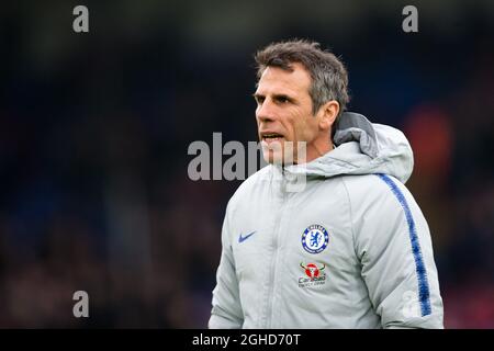 Gianfranco Zola, assistante de Chelsea, lors de l'échauffement avant le match, lors du match de la Premier League au Selhurst Park Stadium, Londres. Date de la photo : 30 décembre 2018. Le crédit photo doit se lire comme suit : Craig Mercer/Sportimage via PA Images Banque D'Images