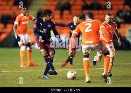 Alex Iwhi d'Arsenal prend Donervon Daniels de Blackpool lors de la coupe Emirates FA, troisième match à Bloomfield Road, Blackpool. Date de la photo : 5 janvier 2019. Le crédit d'image devrait se lire: Matt McNulty/Sportimage via PA Images Banque D'Images