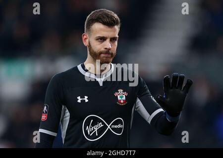 Angus Gunn de Southampton pendant la coupe Emirates FA Cup, troisième partie au Pride Park, Derby. Date de la photo : 5 janvier 2019. Le crédit photo doit se lire comme suit : James Wilson/Sportimage via PA Images Banque D'Images