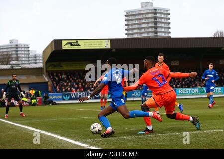 Michael Folivi, de l'AFC Wimbledon, est sorti du jeu par Mahlon Romeo de Millwall lors du tournoi de la cinquième ronde de la coupe FA au Cherry Red Records Stadium de Londres. Date de la photo : 16 février 2018. Le crédit photo doit se lire comme suit : Craig Mercer/Sportimage via PA Images Banque D'Images