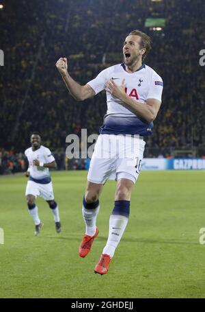 Harry Kane, de Tottenham, s'éveille pour célébrer le premier but de la nuit lors du tournoi de seize de la Ligue des champions de l'UEFA au stade signal Iduna Park, à Dortmund. Date de la photo : 5 mars 2019. Le crédit photo doit être lu : David Klein/Sportimage via PA Images Banque D'Images