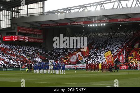 Les fans créent une fresque avant le début de la veille du 30ème anniversaire de la tragédie de Hillsborough lors du match de la Premier League à Anfield, Liverpool. Date de la photo : 14 avril 2019. Le crédit photo doit se lire comme suit : Andrew Yates/Sportimage via PA Images Banque D'Images