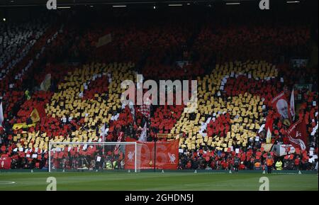 Les fans créent une fresque avant le début de la veille du 30ème anniversaire de la tragédie de Hillsborough lors du match de la Premier League à Anfield, Liverpool. Date de la photo : 14 avril 2019. Le crédit photo doit se lire comme suit : Andrew Yates/Sportimage via PA Images Banque D'Images