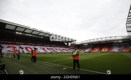 Les fans créent une fresque avant le début de la veille du 30ème anniversaire de la tragédie de Hillsborough lors du match de la Premier League à Anfield, Liverpool. Date de la photo : 14 avril 2019. Le crédit photo doit se lire comme suit : Andrew Yates/Sportimage via PA Images Banque D'Images