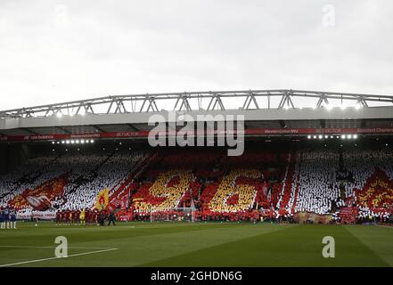 Les fans créent une fresque avant le début de la veille du 30ème anniversaire de la tragédie de Hillsborough lors du match de la Premier League à Anfield, Liverpool. Date de la photo : 14 avril 2019. Le crédit photo doit se lire comme suit : Andrew Yates/Sportimage via PA Images Banque D'Images