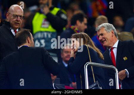 L'ancien directeur général de Manchester United David Gill s'entretient avec l'actuel directeur général Ed Woodward en tant que co-propriétaire Avram Glazer regarde pendant le match de la Ligue des champions de l'UEFA à Camp Nou, Barcelone. Date de la photo : 16 avril 2019. Le crédit photo doit se lire comme suit : Craig Mercer/Sportimage via PA Images Banque D'Images