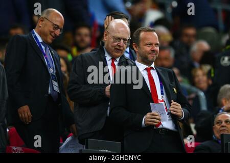 Ed Woodward, directeur général de Manchester United, dirige les propriétaires de club Avram et Joel Glazer à leur place lors du match de la Ligue des champions de l'UEFA au Camp Nou, à Barcelone. Date de la photo : 16 avril 2019. Le crédit photo doit se lire comme suit : Craig Mercer/Sportimage via PA Images Banque D'Images