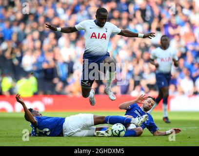 Moussa Sissoko de Tottenham Hotspur bataille pour possession avec Yerry Mina (à gauche) et Morgan Schneiderlin d'Everton pendant le match de la Premier League au Tottenham Hotspur Stadium, Londres. Date de la photo : 12 mai 2019. Le crédit photo doit se lire comme suit : Craig Mercer/Sportimage via PA Images Banque D'Images