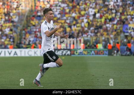 Luca Waldschmidt, d'Allemagne, célèbre avec ses coéquipiers après avoir obtenu 3-2 points pour donner à la partie une avance lors du championnat des moins de 21 ans de l'UEFA à Renato Dall'Ara, Bologne. Date de la photo : 27 juin 2019. Le crédit photo doit être lu : Jonathan Moscrop/Sportimage via PA Images Banque D'Images