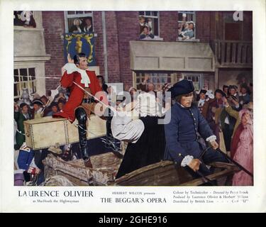 LAURENCE OLIVIER comme capitaine MacHeath dans LE BEGGAR'S OPERA 1953 réalisateur PETER BROOK libretto John gay écrivains Denis Cannan et Christopher Fry musique Arthur Bliss costume design Georges Wakhevitch Herbert Wilcox Productions / British Lion film Corporation Banque D'Images