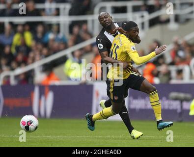 Ainsley Maitland-Niles d'Arsenal s'attaque aux JETRO Willems de Newcastle United lors du match de la Premier League à St. James's Park, Newcastle. Date de la photo : 11 août 2019. Le crédit photo doit se lire comme suit : Simon Bellis/Sportimage via PA Images Banque D'Images