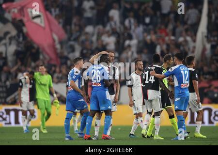 Leonardo Bonucci console Kalidou Koulibaly après le dernier but du défenseur de Naples a offert à Juventus une victoire 4-3 dans le match de la série A à l'Allianz Stadium, à Turin. Date de la photo : 31 août 2019. Le crédit photo doit être lu : Jonathan Moscrop/Sportimage via PA Images Banque D'Images