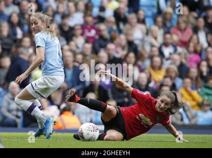 Janine Beckie de Manchester City Women affrontée par Abbie McManus de Manchester United Women lors du match de la Super League FA WomenÕs au Etihad Stadium de Manchester. Date de la photo : 7 septembre 2019. Le crédit photo doit se lire comme suit : Andrew Yates/Sportimage via PA Images Banque D'Images