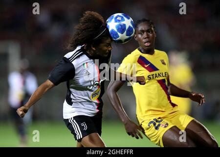 Sara Gama, de Juventus, s'éloigne d'Assisat Oshoala du FC Barcelone lors du match de l'UEFA Womens Champions League au Stadio Giuseppe Moccagatta - Alessandria, Turin. Date de la photo : 11 septembre 2019. Le crédit photo doit être lu : Jonathan Moscrop/Sportimage via PA Images Banque D'Images