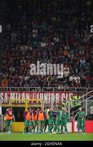 Gaetano Castrovilli de l'ACF Fiorentina fête avec des coéquipiers après avoir tiré le ballon passé Gianluigi Donnarumma de l'AC Milan pour donner au côté 2-0 de plomb pendant la série Un match au Stadio Giuseppe Meazza, Milan. Date de la photo : 29 septembre 2019. Le crédit photo doit être lu : Jonathan Moscrop/Sportimage via PA Images Banque D'Images