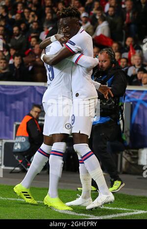 Tammy Abraham, de Chelsea, célèbre le but d'ouverture lors du match de l'UEFA Champions League au Stade Pierre Mauroy, Lille. Date de la photo : 2 octobre 2019. Le crédit photo doit se lire comme suit : Paul Terry/Sportimage via PA Images Banque D'Images