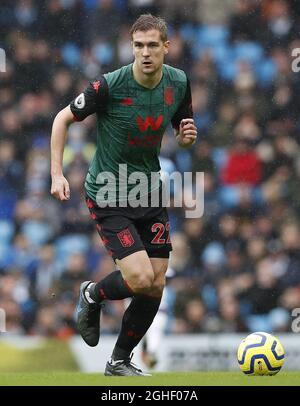 Bjorn Engels d'Aston Villa pendant le match de la Premier League contre Manchester City au Etihad Stadium, Manchester. Date de la photo : 26 octobre 2019. Le crédit photo doit être lu : Darren Staples/Sportimage via PA Images Banque D'Images