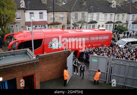 Le bus de l'équipe de Liverpool arrive devant le stade avant le match de la Premier League à Selhurst Park, Londres. Date de la photo : 23 novembre 2019. Le crédit photo doit se lire comme suit : Paul Terry/Sportimage via PA Images Banque D'Images