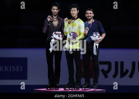 Médaillés hommes sur le podium ( de gauche à droite ), médaillé d'argent Yuzuru Hanyu du Japon, médaillé d'or Nathan Chen des États-Unis et médaillé de bronze Kevin Aymoz de France à Palavela, Turin. Date de la photo : 7 décembre 2019. Le crédit photo doit être lu : Jonathan Moscrop/Sportimage via PA Images Banque D'Images