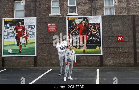 Les fans de Liverpool arrivent à Anfield avant le match de la Premier League à Anfield, Liverpool. Date de la photo : 29 décembre 2019. Le crédit photo doit être lu : Darren Staples/Sportimage via PA Images Banque D'Images