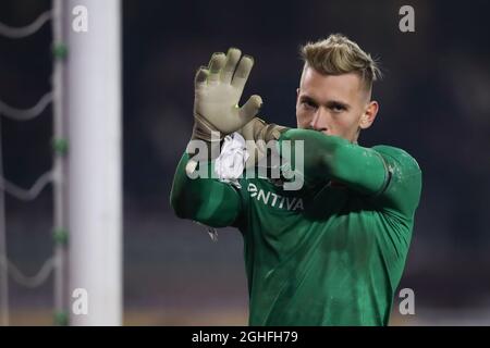 Ionut Radu de Gênes CFC vagues aux fans avant le début du temps supplémentaire pendant le match Coppa Italia au Stadio Grande Torino, Turin. Date de la photo : 9 janvier 2020. Le crédit photo doit être lu : Jonathan Moscrop/Sportimage via PA Images Banque D'Images