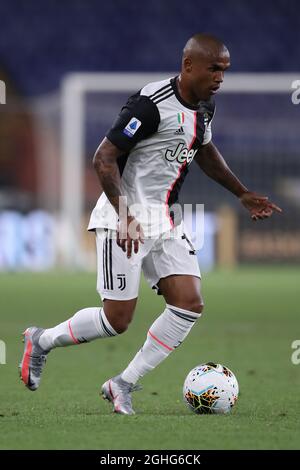 Douglas Costa, l'attaquant brésilien de Juventus, lors du match de la série A à Luigi Ferraris, Gênes. Date de la photo : 30 juin 2020. Le crédit photo doit être lu : Jonathan Moscrop/Sportimage via PA Images Banque D'Images