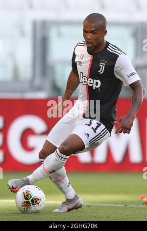 Douglas Costa, l'attaquant brésilien de Juventus, lors du match de la série A à l'Allianz Stadium de Turin. Date de la photo : 4 juillet 2020. Le crédit photo doit être lu : Jonathan Moscrop/Sportimage via PA Images Banque D'Images