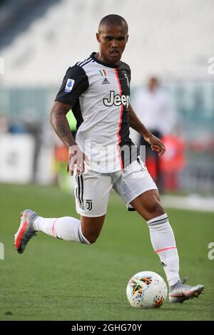 Douglas Costa, l'attaquant brésilien de Juventus, lors du match de la série A à l'Allianz Stadium de Turin. Date de la photo : 4 juillet 2020. Le crédit photo doit être lu : Jonathan Moscrop/Sportimage via PA Images Banque D'Images