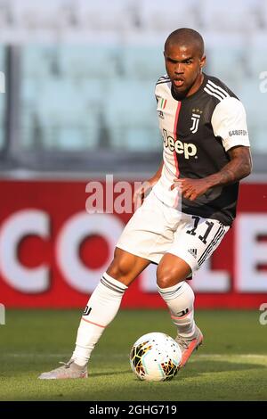 Douglas Costa, l'attaquant brésilien de Juventus, lors du match de la série A à l'Allianz Stadium de Turin. Date de la photo : 4 juillet 2020. Le crédit photo doit être lu : Jonathan Moscrop/Sportimage via PA Images Banque D'Images