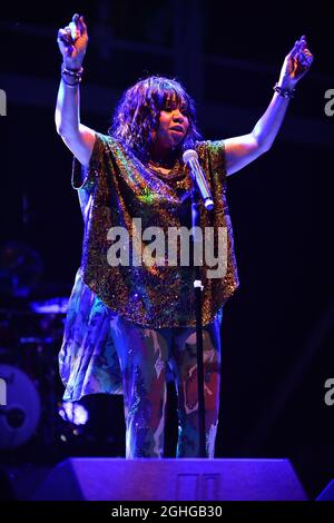 Miramar, Floride, États-Unis. 03ème septembre 2021. Deniece Williams se produit sur scène lors de « classiquement vôtre » les stars de Soul & R&B au Miramar Regional Park Amphitheatre le 03 septembre 2021 à Miramar, Floride. Crédit : Mpi10/Media Punch/Alamy Live News Banque D'Images