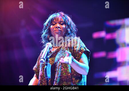 Miramar, Floride, États-Unis. 03ème septembre 2021. Deniece Williams se produit sur scène lors de « classiquement vôtre » les stars de Soul & R&B au Miramar Regional Park Amphitheatre le 03 septembre 2021 à Miramar, Floride. Crédit : Mpi10/Media Punch/Alamy Live News Banque D'Images