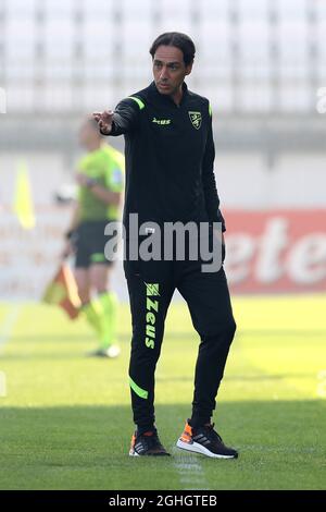 Alessandro Nesta entraîneur en chef de Frosinone Calcioreactes pendant le match de la série B au Stadio Brianteo, Monza. Date de la photo : 7 novembre 2020. Le crédit photo doit être lu : Jonathan Moscrop/Sportimage via PA Images Banque D'Images