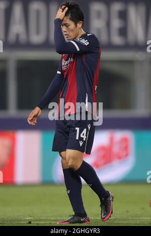 Takehiro Tomiyasu du FC de Bologne réagit pendant le match de Coppa Italia à Renato Dall'Ara, Bologne. Date de la photo : 25 novembre 2020. Le crédit photo doit être lu : Jonathan Moscrop/Sportimage via PA Images Banque D'Images