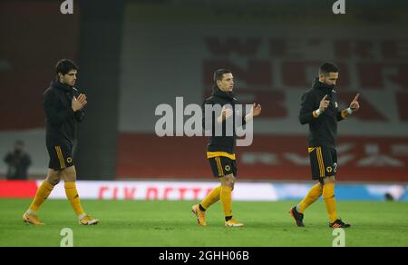 Trois joueurs de Wolves prononçant des prières alors qu'ils marchent sur le terrain Pedro Neto, Daniel Podence et Joao Mountinho de Wolverhampton Wanderers pendant le match de la Premier League au stade Emirates, Londres. Date de la photo : 29 novembre 2020. Le crédit photo doit être lu : David Klein/Sportimage via PA Images Banque D'Images