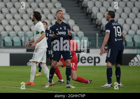 Cristiano Ronaldo de Juventus réagit après avoir surpassé le gardien de but des États-Unis Sassuolo Andrea Consigli pour se diriger uniquement sur la barre transversale pendant le match de la série A au stade Allianz, à Turin. Date de la photo : 10 janvier 2021. Le crédit photo doit être lu : Jonathan Moscrop/Sportimage via PA Images Banque D'Images