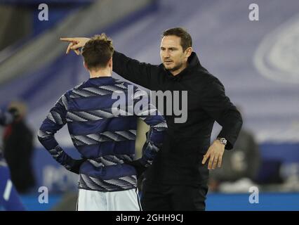 Frank Lampard, directeur de Chelsea, a obtenu Mason Mount de Chelsea pendant le match de la Premier League au King Power Stadium de Leicester. Date de la photo : 19 janvier 2021. Le crédit photo doit être lu : Darren Staples/Sportimage via PA Images Banque D'Images