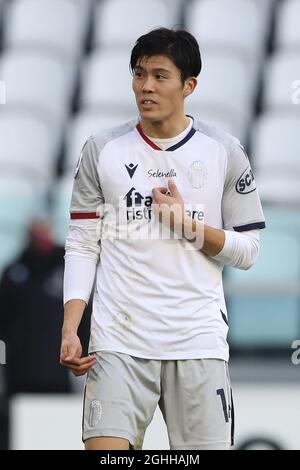 Takehiro Tomiyasu du FC de Bologne réagit lors du match de la série A au stade Allianz, à Turin. Date de la photo : 24 janvier 2021. Le crédit photo doit être lu : Jonathan Moscrop/Sportimage via PA Images Banque D'Images