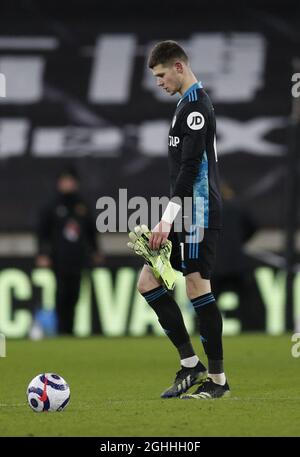 Illan Meslier de Leeds United lord a été abattu alors qu'il se lança après que le but des loups ait rebondi dans son filet pendant le match de la Premier League à Molineux, Wolverhampton. Date de la photo : 19 février 2021. Le crédit photo doit être lu : Darren Staples/Sportimage via PA Images Banque D'Images