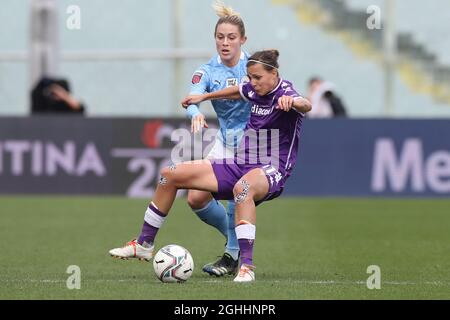 Valery Vigilucci de Fiorentina protège le ballon d'Abby Dahlkemper de Manchester City lors du match de la Ligue des champions des femmes de l'UEFA au Stadio Artemio Franchi, Florence. Date de la photo : 11 mars 2021. Le crédit photo doit être lu : Jonathan Moscrop/Sportimage via PA Images Banque D'Images