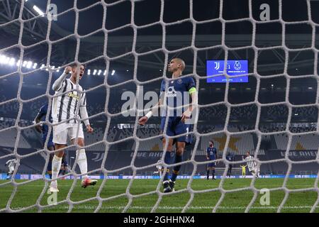 Cristiano Ronaldo de Juventus célèbre devant le Pepe du FC Porto après que Federico Chiesa, coéquipier de Juventus, ait marqué un score pour donner à la partie une avance de 2-1 lors du match de la Ligue des champions de l'UEFA à l'Allianz Stadium, à Turin. Date de la photo : 9 mars 2021. Le crédit photo doit être lu : Jonathan Moscrop/Sportimage via PA Images Banque D'Images