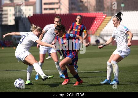 Lucy Bronze, de Manchester City, regarde Mariona Caldentey, du FC Barcelone, qui prend Abby Dahlkemper, de Manchester City, lors du match de la Ligue des champions des femmes de l'UEFA au Stadio Brianteo, Monza. Date de la photo: 24 mars 2021. Le crédit photo doit être lu : Jonathan Moscrop/Sportimage via PA Images Banque D'Images