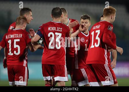 Nemanja Nikolic, de Hongrie, célèbre avec ses coéquipiers après avoir obtenu une deuxième demi-pénalité pour donner à la partie une avance de 3-0 lors du match de qualification de la coupe du monde de la FIFA au stade de San Marino, Serravalle. Date de la photo : 28 mars 2021. Le crédit photo doit être lu : Jonathan Moscrop/Sportimage via PA Images Banque D'Images