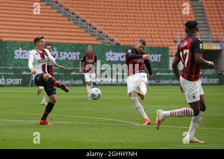 Milan, Italie, le 18 avril 2021. Ante Rebic de l'AC Milan marque pour donner à la partie une avance de 1-0 pendant la série Un match à Giuseppe Meazza, Milan. Le crédit photo doit être lu : Jonathan Moscrop / Sportimage via PA Images Banque D'Images