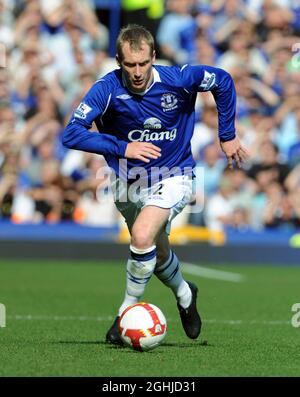 Tony Hibbert d'Everton pendant le match de la Premier League entre Everton V Liverpool à Londres. Banque D'Images