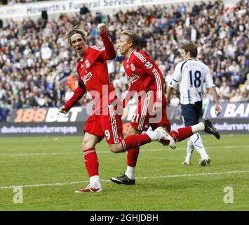 Fernando Torres de Liverpool célèbre son deuxième but lors de la Barclays Premier League au Reebok Stadium, Bolton, en Angleterre. Banque D'Images