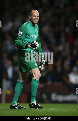 Brad Friedel de Aston Villa pendant le match de la Barclays Premier League entre Aston Villa et Manchester City à Villa Park à Birmingham. Banque D'Images