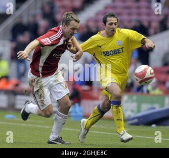 Tony McMahon de Middlesbrough et Michael Chopra de Cardiff lors du match de championnat Coca Cola entre Middlesbrough et Cardiff City au stade Riverside, à Middlesbrough. Banque D'Images