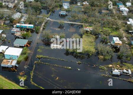 Houma, États-Unis d'Amérique. 1er septembre 2021. Houma, États-Unis d'Amérique. 01 septembre 2021. Vue aérienne de la destruction causée par l'ouragan Ida de catégorie 4 le 1er septembre 2021 près de Houma, Louisiane. Crédit: Maj. Grace Geiger/États-Unis Armée/Alamy Live News Banque D'Images