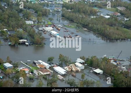 Houma, États-Unis d'Amérique. 1er septembre 2021. Houma, États-Unis d'Amérique. 01 septembre 2021. Vue aérienne de la destruction causée par l'ouragan Ida de catégorie 4 le 1er septembre 2021 près de Houma, Louisiane. Crédit: Maj. Grace Geiger/États-Unis Armée/Alamy Live News Banque D'Images