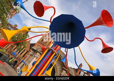 Sonic Bloom, installation interactive de l'artiste Yuri Suzuki dans Brown Hart Gardens, Mayfair, Londres Banque D'Images